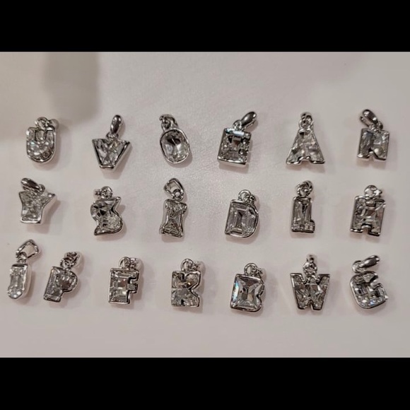 Personalize Swarovski alphabet pendant necklace - Picture 4 of 11